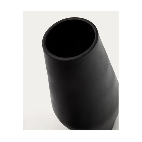 Matt fekete terrakotta kézzel készített magas váza (magasság 61 cm) Posia – Kave Home-image-1