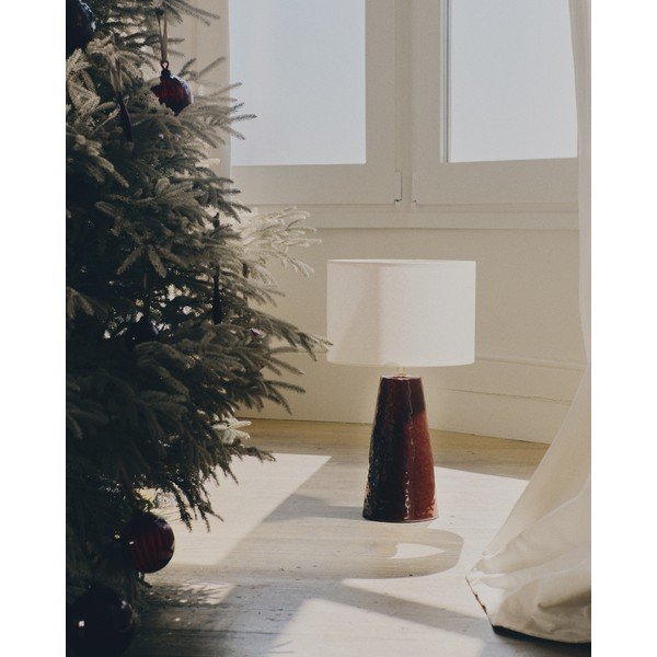 Piros-fehér asztali lámpa textil búrával (magasság 49 cm) Drava – Kave Home-image-2