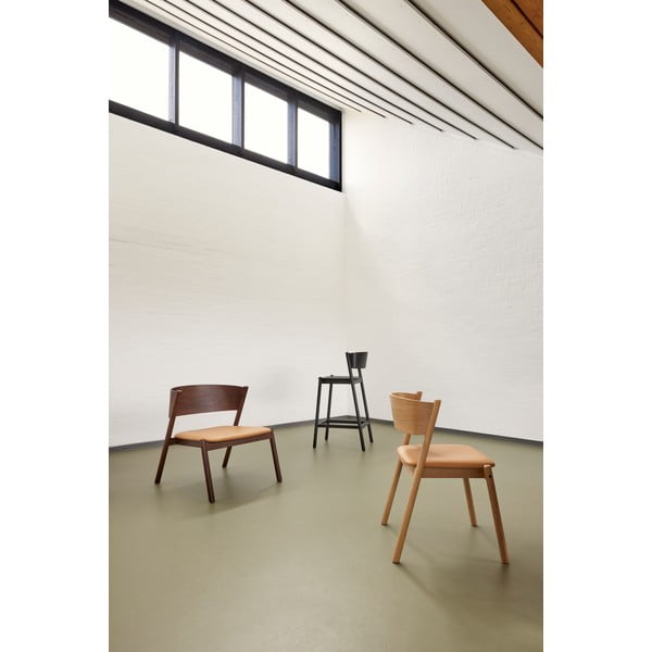 Fekete bárszék tölgyfa dekorral (ülésmagasság 75 cm) Oblique – Hübsch-image-1