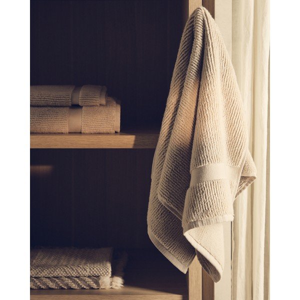 Bézs frottír pamut törölköző 50x90 cm Olvira – Kave Home-image-2