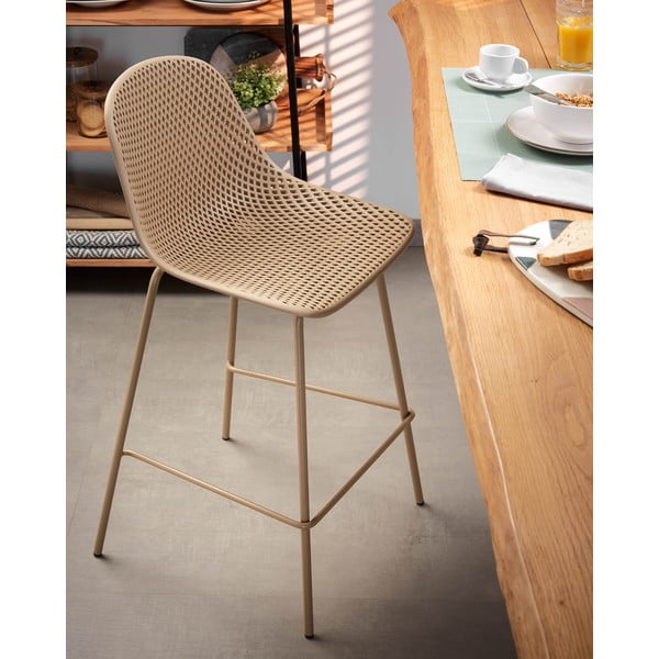 Bézs fém-műanyag kerti bárszék Quinby – Kave Home-image-1