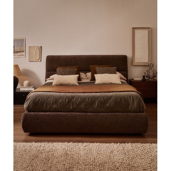 Sötétbarna kárpitozott ágyneműtartós zsenília franciaágy ágyráccsal 160x200 cm Dafra – Kave Home-image-1