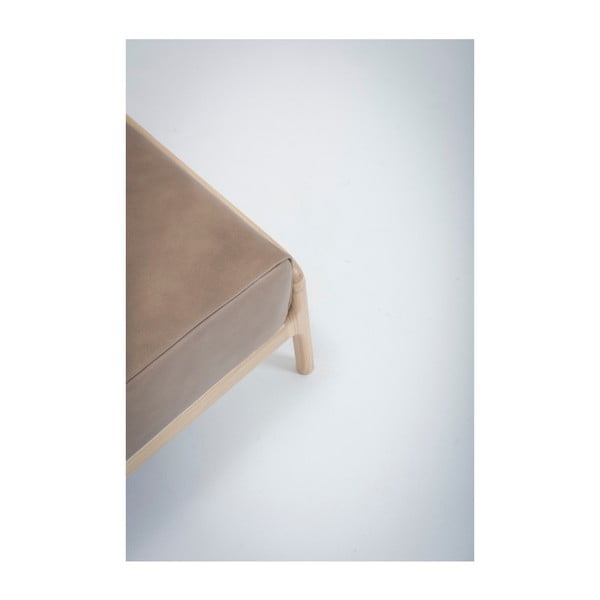 Fawn világosbarna bivalybőr zsámoly tömör tölgyfa szerkezettel - Gazzda-image-4