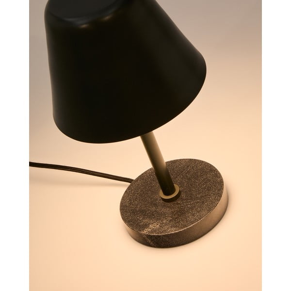 Sötétzöld-fekete márvány asztali lámpa fém búrával (magasság 32 cm) Calina – Kave Home-image-2