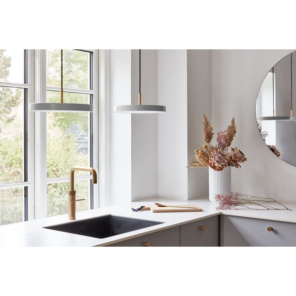 Világosszürke LED függőlámpa fém búrával ø 31 cm Asteria Mini – UMAGE-image-1