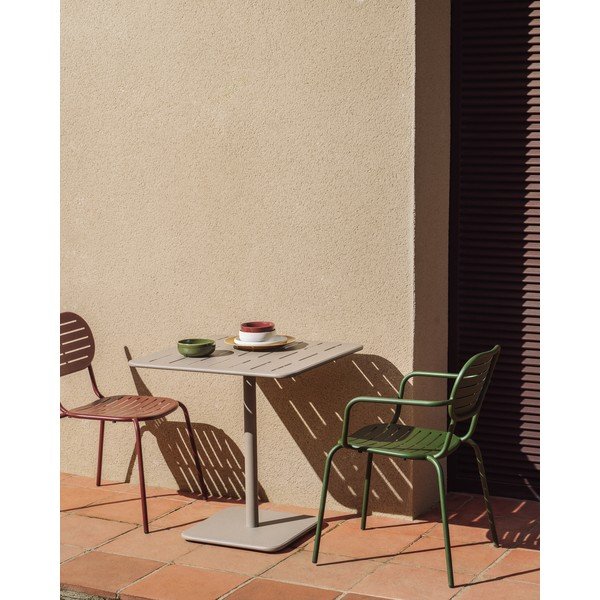Acél kerti étkezőasztal 70x70 cm Brai – Kave Home-image-1
