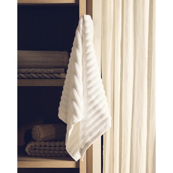 Fehér frottír pamut fürdőlepedő 70x140 cm Navira – Kave Home-image-2