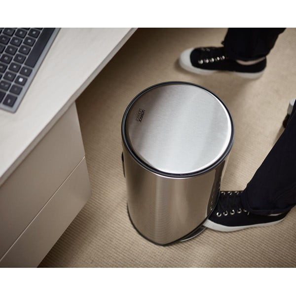 Fényes ezüstszínű rozsdamentes acél pedálos szemetes 10 l Arc – Joseph Joseph-image-4