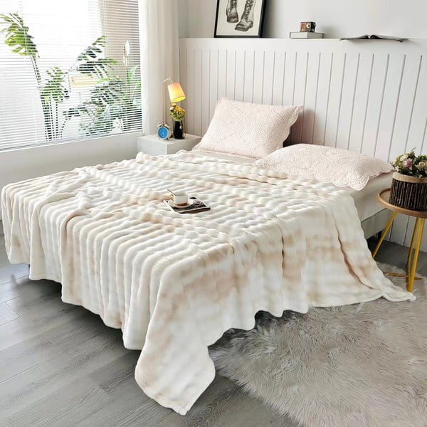 Krémszínű mikroplüss ágytakaró 150x200 cm Victory – My House