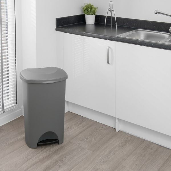 Szürke, fedeles pedálos szemetes, 41 x 33 x 62,5 cm - Addis-image-1