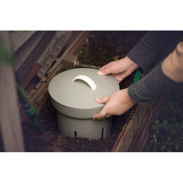 Szürkésbarna komposztáló – Plastia-image-1