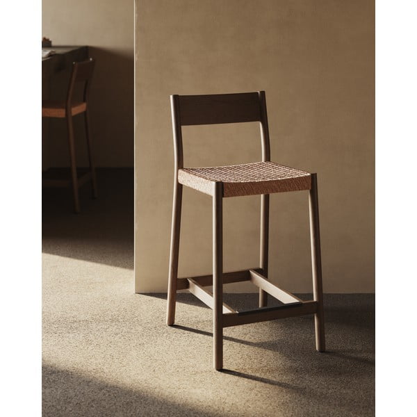 Barna-natúr színű tölgyfa bárszék (ülésmagasság 65 cm) Yalia – Kave Home-image-1