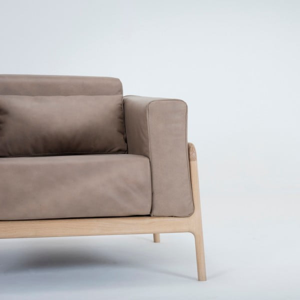 Fawn fotel tömör tölgyfa konstrukcióból világosbarna bivalybőr ülőpárnával - Gazzda-image-3