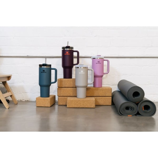 Sötétlila rozsdamentes acél termosz szívószállal 1,18 l Quencher H2.0 FlowState Tumbler Plum – Stanley-image-4