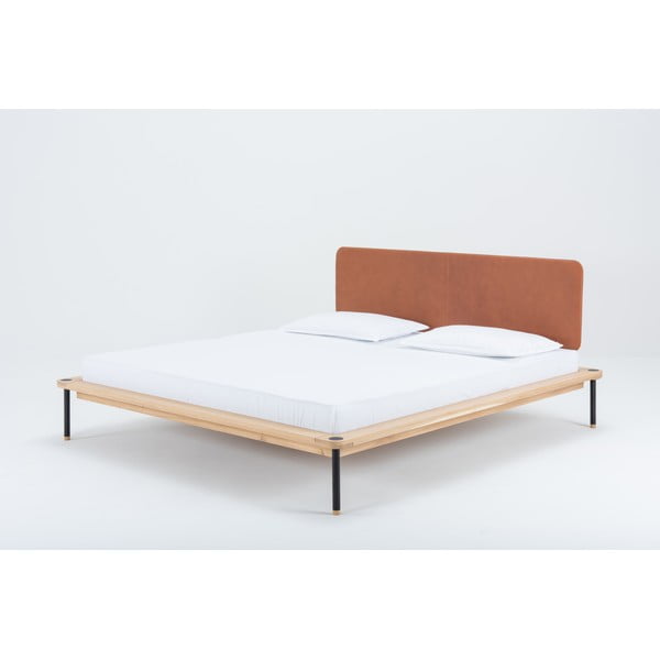 Barna-natúr színű tölgyfa franciaágy ágyráccsal 160x200 cm Fina – Gazzda-image-4