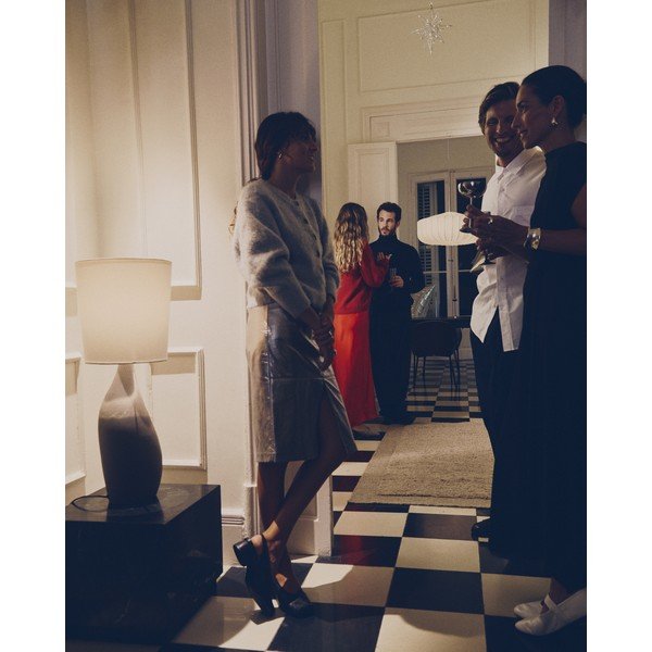 Fehér-világosszürke asztali lámpa textil búrával (magasság 77 cm) Viona – Kave Home-image-3