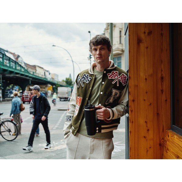 Fekete rozsdamentes acél termosz szívószállal 890 ml Quencher H2.O FlowState™ Tumbler Black 2.0 – Stanley-image-1