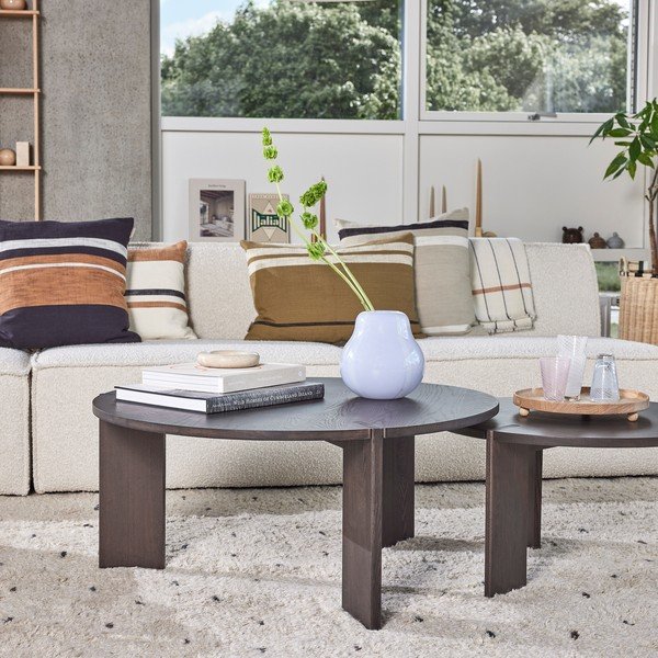 Sötét natúr színű kőrisfa kerek dohányzóasztal ø 65 cm Oy – OYOY Living Design-image-1