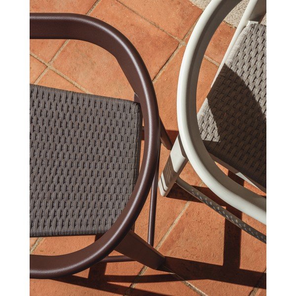 Krémszínű tömörfa kerti bárszék Erice – Kave Home-image-2