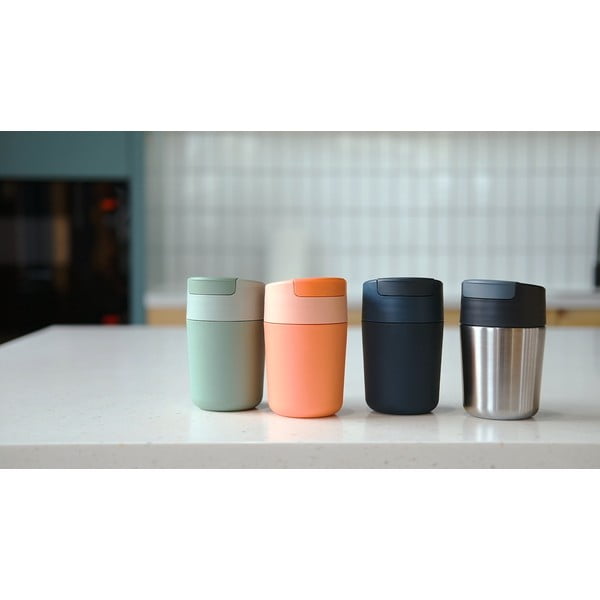 Sötétkék-fényes ezüstszínű utazóbögre 340 ml Sipp – Joseph Joseph-image-1