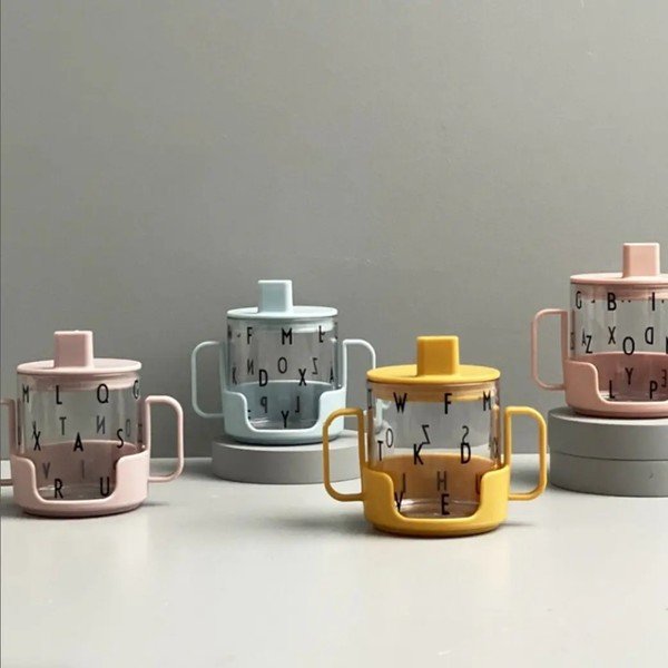 Grow With Your Cup rózsaszín gyerekbögre - Design Letters-image-1