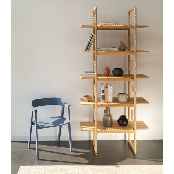 Kék tölgyfa karfás étkezőszék Flip – Gazzda-image-1