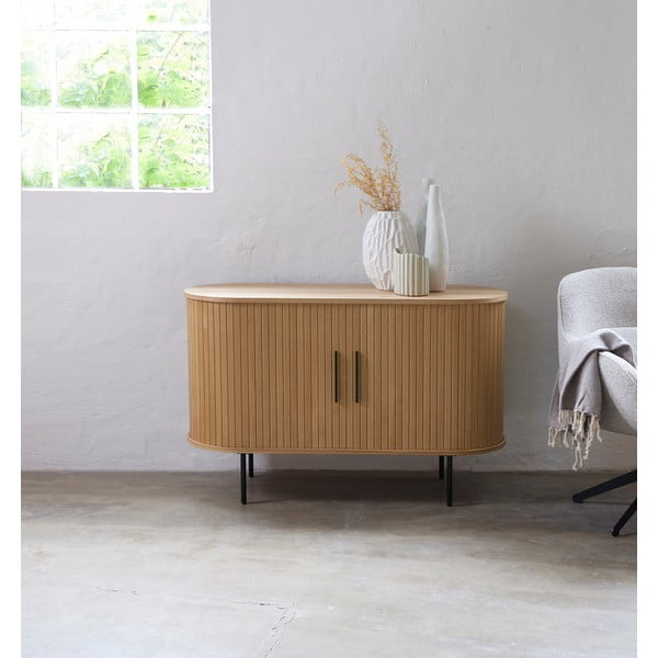 Natúr színű komód tolóajtóval, tölgyfa dekorral 120x76x45 cm Nola – Unique Furniture-image-1