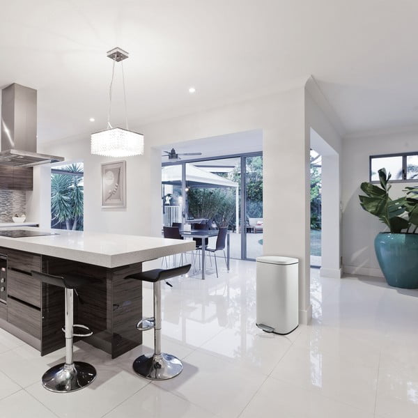 Matt fehér acél pedálos szemetes 50 l   Akira – Spirella-image-2