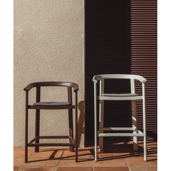 Barna tömörfa kerti bárszék Erice – Kave Home-image-1
