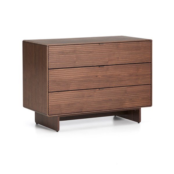 Sötét natúr színű komód diófa dekorral 101x75x50 cm Norlen – Kave Home