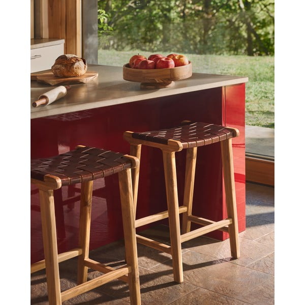 Natúr színű bőrutánzat bárszék (ülésmagasság 67 cm) Calixta – Kave Home-image-1