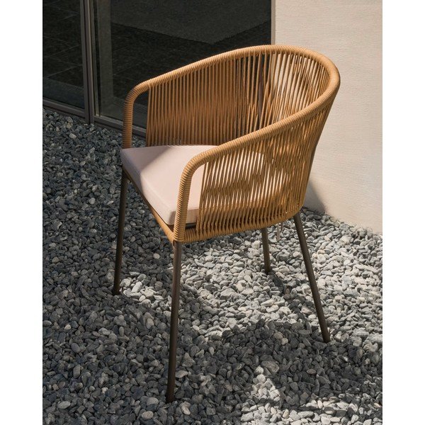 Bézs fém-párnázott kerti szék Yanet – Kave Home-image-1