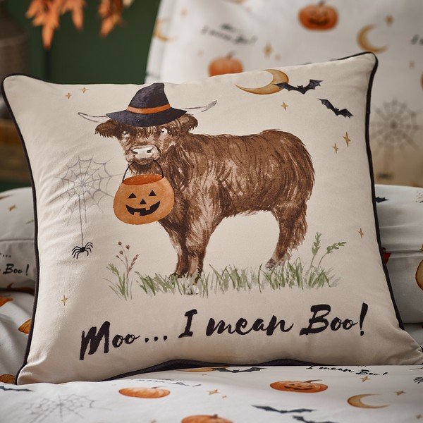 Díszpárna Halloween mintával 45x45 cm Halloween Highland Cow – Catherine Lansfield-image-1