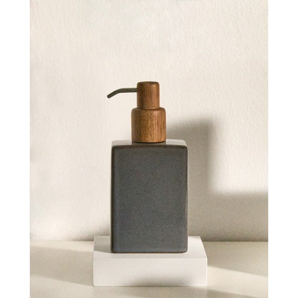 Sötétkék kerámia szappanadagoló Silvet – Kave Home-image-1