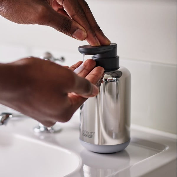 Fényes ezüstszínű rozsdamentes acél szappanadagoló 300 ml EasyStore Luxe – Joseph Joseph-image-1
