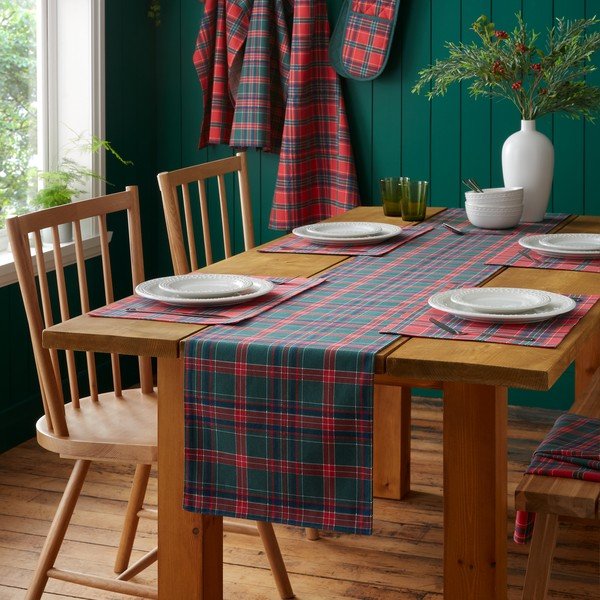 Pamut asztali futó karácsonyi mintával 220x32 cm Christmas Tartan Check – Catherine Lansfield-image-2