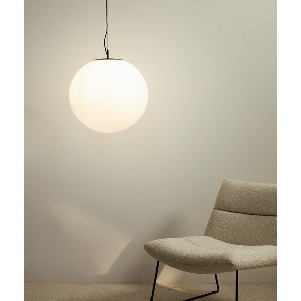 Fehér-fekete fém függőlámpa üveg búrával ø 50 cm Brisia – Kave Home-image-1