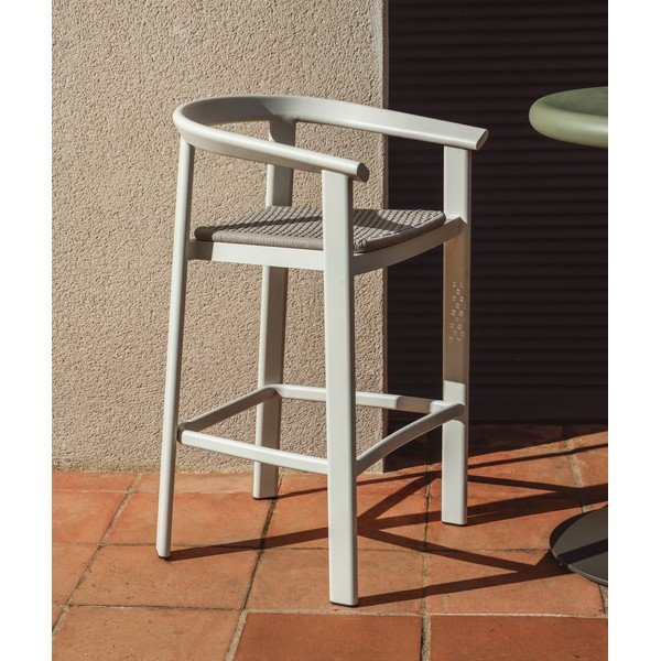 Krémszínű tömörfa kerti bárszék Erice – Kave Home-image-3