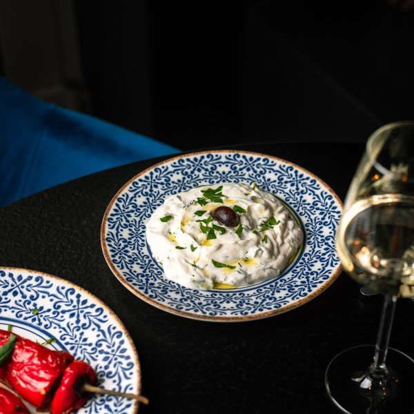 Fehér-kék desszertes porcelán tányér ø 21 cm Azul – BonBistro-image-1