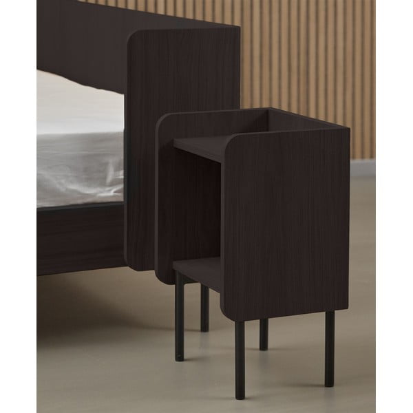 Fekete éjjeliszekrény polcokkal, tölgyfa dekorral Wrap – Bonami Selection-image-1