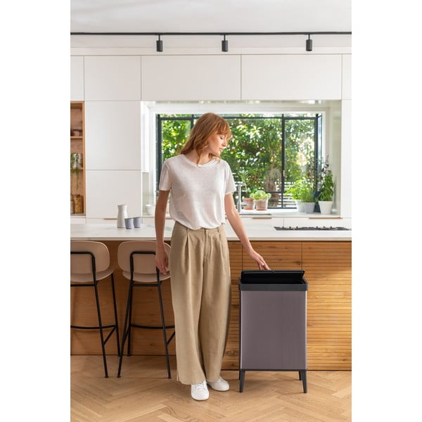 Rózsaszín újrahasznosított műanyag érintésre nyíló szemetes 54 l Verto High – Curver-image-1