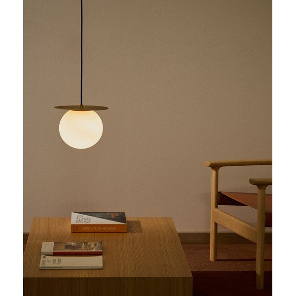 Fehér-aranyszínű fém függőlámpa üveg búrával ø 25 cm Brisia – Kave Home-image-1