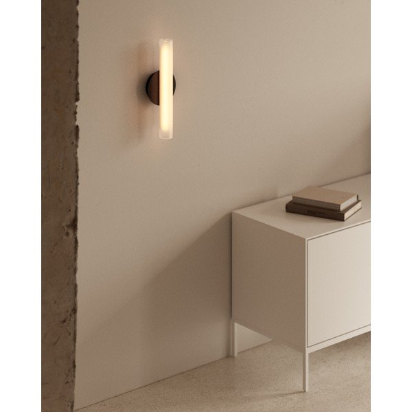 Fekete-fehér LED fali lámpa Vauxall – Kave Home-image-1