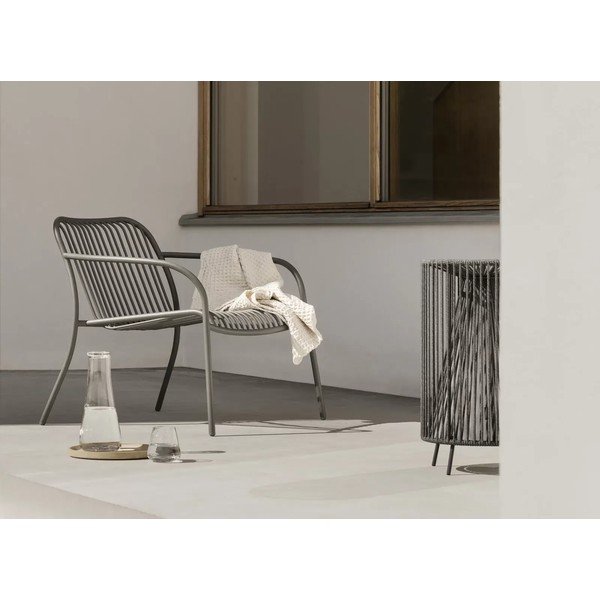 Szürke fém kerti fotel Yua Wire – Blomus-image-1