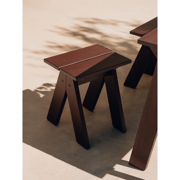 Sötétbarna tömörfa kerti szék Navo – noo.ma-image-1