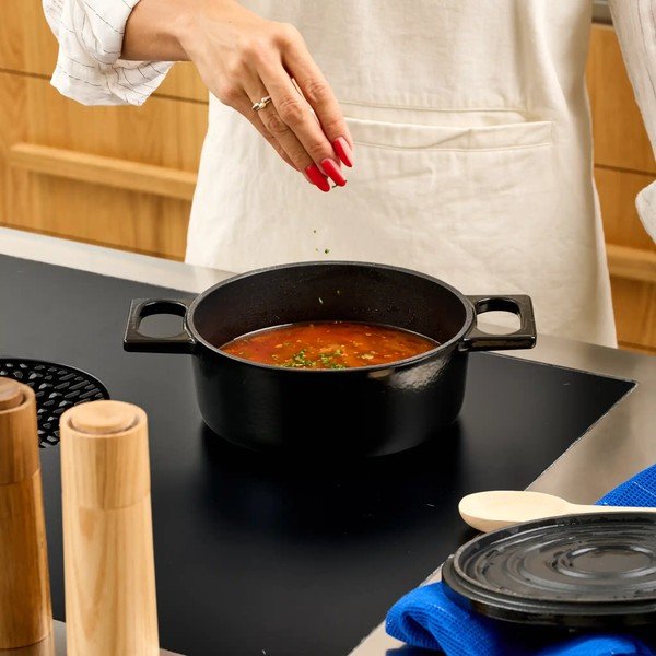 Indukciós tűzhelyhez alkalmas öntöttvas lábas fedővel 2 l Mattia 3.0 – FABINI-image-1