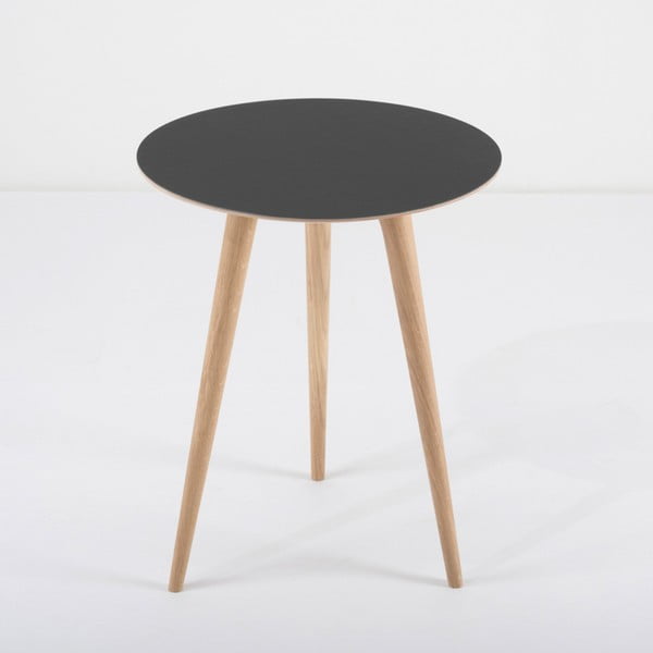 Arp tölgyfa tárolóasztal fekete asztallappal, ⌀ 45 cm - Gazzda