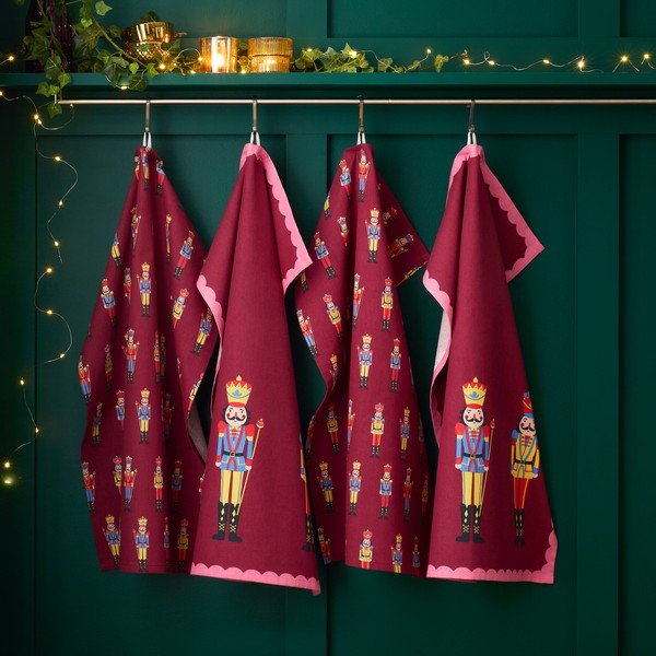 Pamut konyharuha szett 4 db-os karácsonyi mintával 70x50 cm Christmas Nutcracker – Catherine Lansfield-image-1