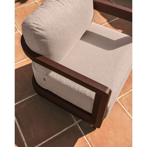 Barna-krémszínű párnázott kerti fotel Nerano – Kave Home-image-3