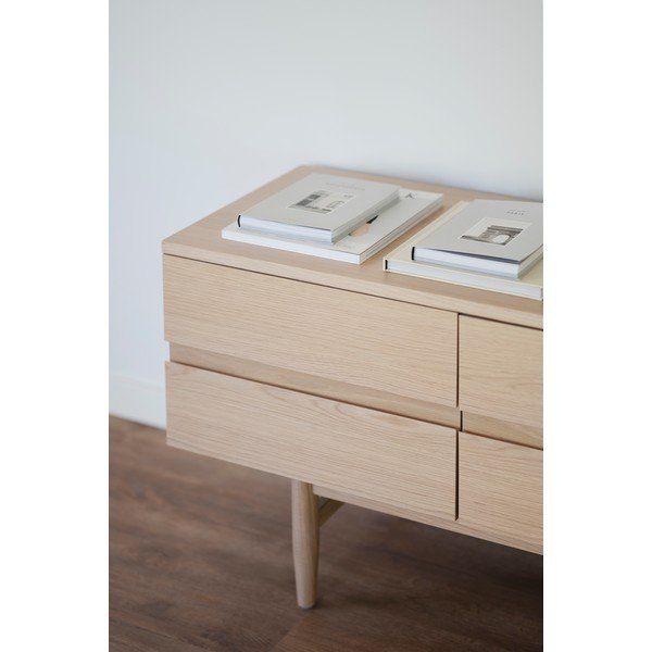 Natúr színű alacsony komód tölgyfa dekorral 160x75 cm Moresby – Rowico-image-4